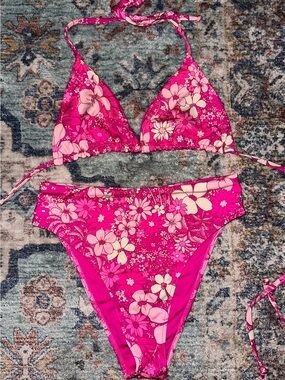 Frankie’s Bikinis Floral set